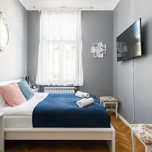 Rent Like - Aleje Ujazdowskie 18 , Warszawa Polska